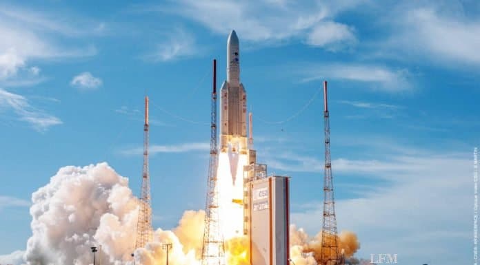 Bilderbuchstart der Ariane 5ECA mit dem EDRS C-Satelliten: Am 06. August um 21:30 Uhr Mitteleuropäischer Sommerzeit (16:30 Uhr Ortszeit Kourou) startete eine Trägerrakete Ariane 5 ECA mit dem ersten eigenen Satelliten des europäischen Datenrelaissystems EDRS in den geostationären Orbit. Bei dem Start von Europas Raumflughafen in Kourou in Französisch-Guayana war als weitere Nutzlast zudem der Satellit Intelsat-39 an Bord.