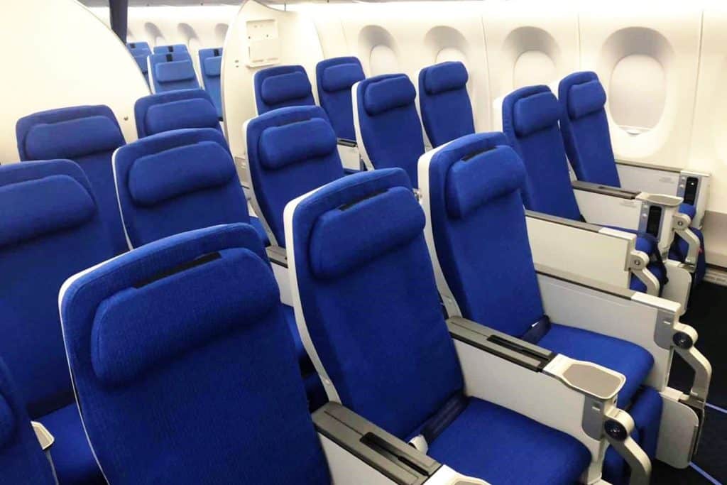 Recaro-Sitze im A350-900 von China Southern: Eine patentierte sechsfach einstellbare Kopf- und Nackenstütze gewährleistet optimalen Gebrauch.