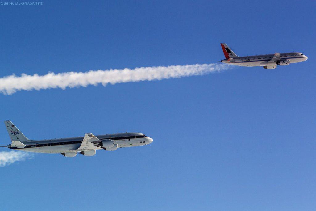 Gemeinsame Forschungsflüge von NASA und DLR über Deutschland: Ausgehend von der Ramstein Air Base in Rheinland-Pfalz fanden Anfang 2018 drei Wochen lang Forschungsflüge von NASA und DLR statt. Partikelemissionen alternativer Kraftstoffe und ihr Einfluss auf die Wolkenbildung aus Kondensstreifen und damit ihre Klimawirkung im Fokus. Dicht hinter dem DLR A320 ATRA (Advanced Technology Research Aircraft) fliegt das "Fliegende Labor" der NASA in einer DC-8 im Abgasstrahl des Airbus. An Bord messen Wissenschaftler die Zusammensetzung des Abgasstrahls und untersuchen die Auswirkungen von Biofuels wie HEFA auf die Bildung von Rußpartikeln und Eiskristallen.