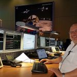 EDRS-Kontrollraum: Ralf Faller, EDRS Mission Operations Director, im Kontrollraum des GSOC. Dort überblickt er den Betrieb des Bodensegments des Kommunikationssatelliten.