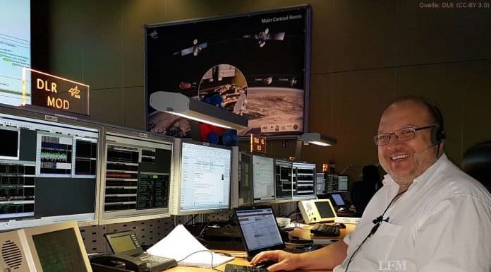 EDRS-Kontrollraum: Ralf Faller, EDRS Mission Operations Director, im Kontrollraum des GSOC. Dort überblickt er den Betrieb des Bodensegments des Kommunikationssatelliten.
