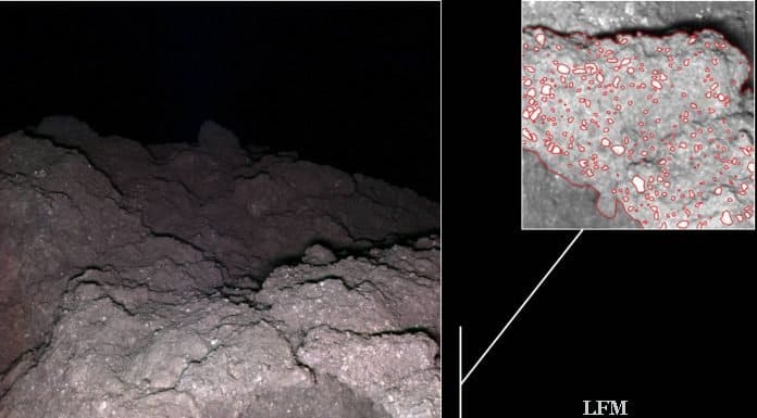 Ryugu bei Nacht, "Blumenkohlfelsen" mit hellen Mineralen: Rechts oben der vergrößerte Ausschnitt des Felssporns rechts unten im großen Bild, der sich etwa 25 Zentimeter vor MASCam befand.