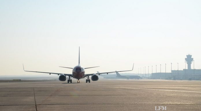 Köln Bonn Airport: Flugverkehr kurz über Querwindbahn