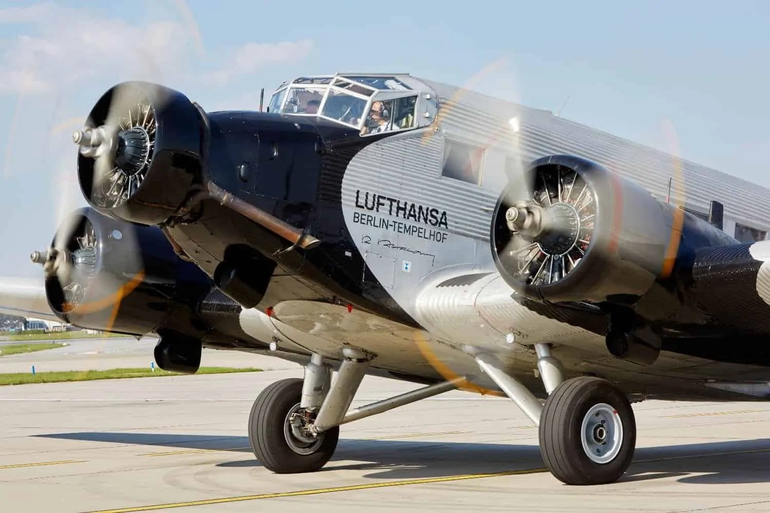 Junkers Ju 52 wird zerlegt in Deutschland eingelagert
