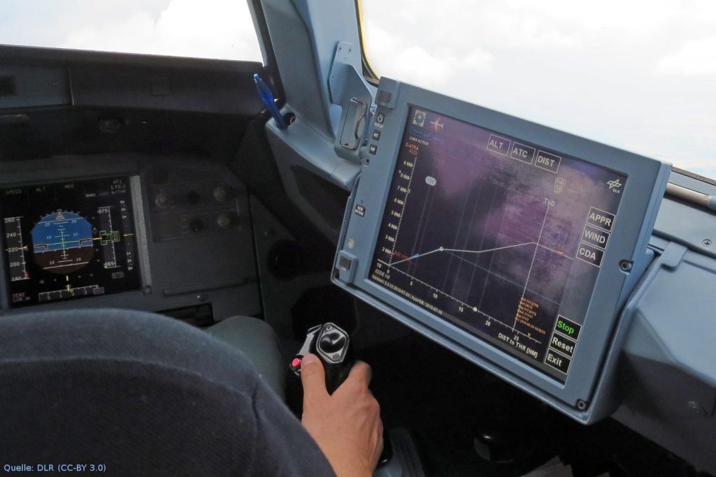 LNAS im ATRA: Das Assistenzsystem LNAS wird den Piloten auf dem EFB (Electronic Flight Bag) angezeigt.