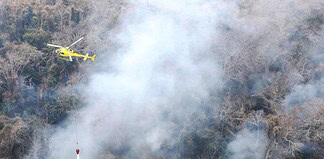 H125 bei der Brandbekämpfung in Bolivien