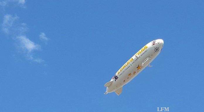 Airport Friedrichshafen: Aussichtsterrasse neueröffnet Zeppelin am Bodensee-Airport Friedrichshafen