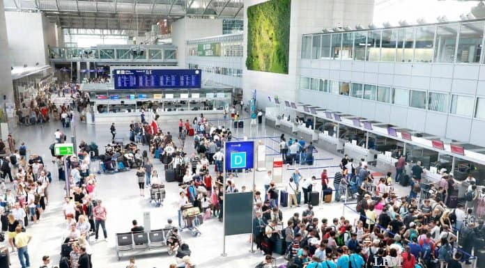 Fliegen + Check-In in den Ferien: So sparen Sie Zeit Fliegen + Check-In in den Ferien: So sparen Sie Zeit