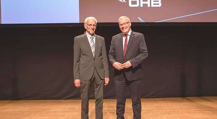 DGLR eehrt Karl-Heinz Horstmann für Laminarforschung DGLR eehrt Karl-Heinz Horstmann für Laminarforschung