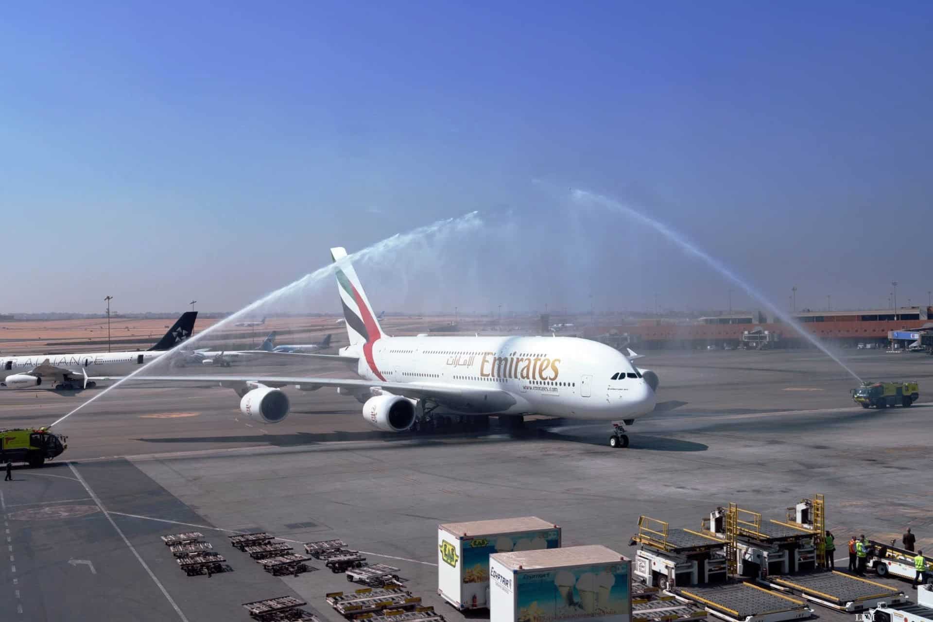 Emirates Airbus A380 fliegt drei Klassen nach Kairo