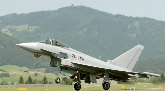 Eurofighter fliegen mit Überschall über Österreich