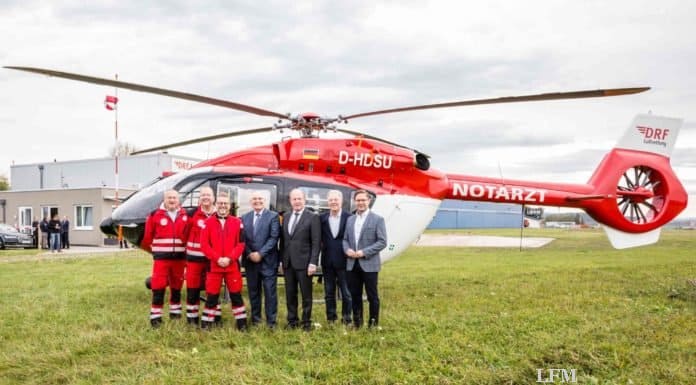 (v.l.n.r.): Thomas Roth, Stationsleiter Stuttgart, Dr. Gregor Lichy, Ltd. Hubschraubernotarzt Stuttgart, Jürgen Henker, Ltd. Notfallsanitäter (HEMS-TC) Stuttgart, Dr. Peter Huber, Vorstand DRF Stiftung Luftrettung gemeinnützige AG, Staatssekretär Wilfried Klenk MdL aus dem Ministerium für Inneres, Digitalisierung und Migration Baden-Württemberg, Dr. Martin Schairer, Bürgermeister für Sicherheit, Ordnung und Sport der Landeshauptstadt Stuttgart und Fabian Gramling MdL.