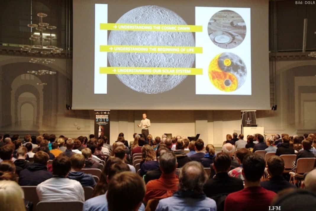 Apollo-Veteran bei Raumfahrtkonferenz in Stuttgart