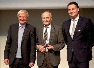 Dr. Berndt Feuerbacher erhielt die Ehrenmitgliedschaft der DGLR