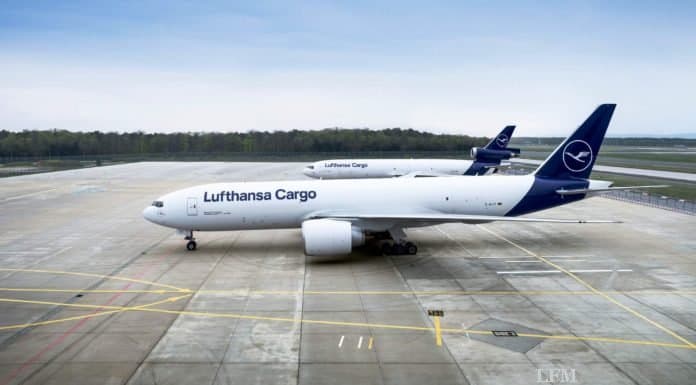Lufthansa Cargo ordern neue Boeing 777F für Frankfurt Cargo B777F vor einer MD-11F der LH-Group