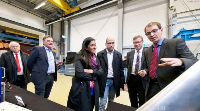 Airbus CTO Grazia Vittadini besuchte DLR Göttingen V.l.: Prof. Joachim Block (DLR-Standortleiter), Julius Bruns (Airbus), Grazia Vittadini, Marc Fischer (Airbus), Prof. Lorenz Tichy und Dr. Holger Mai (beide DLR).
