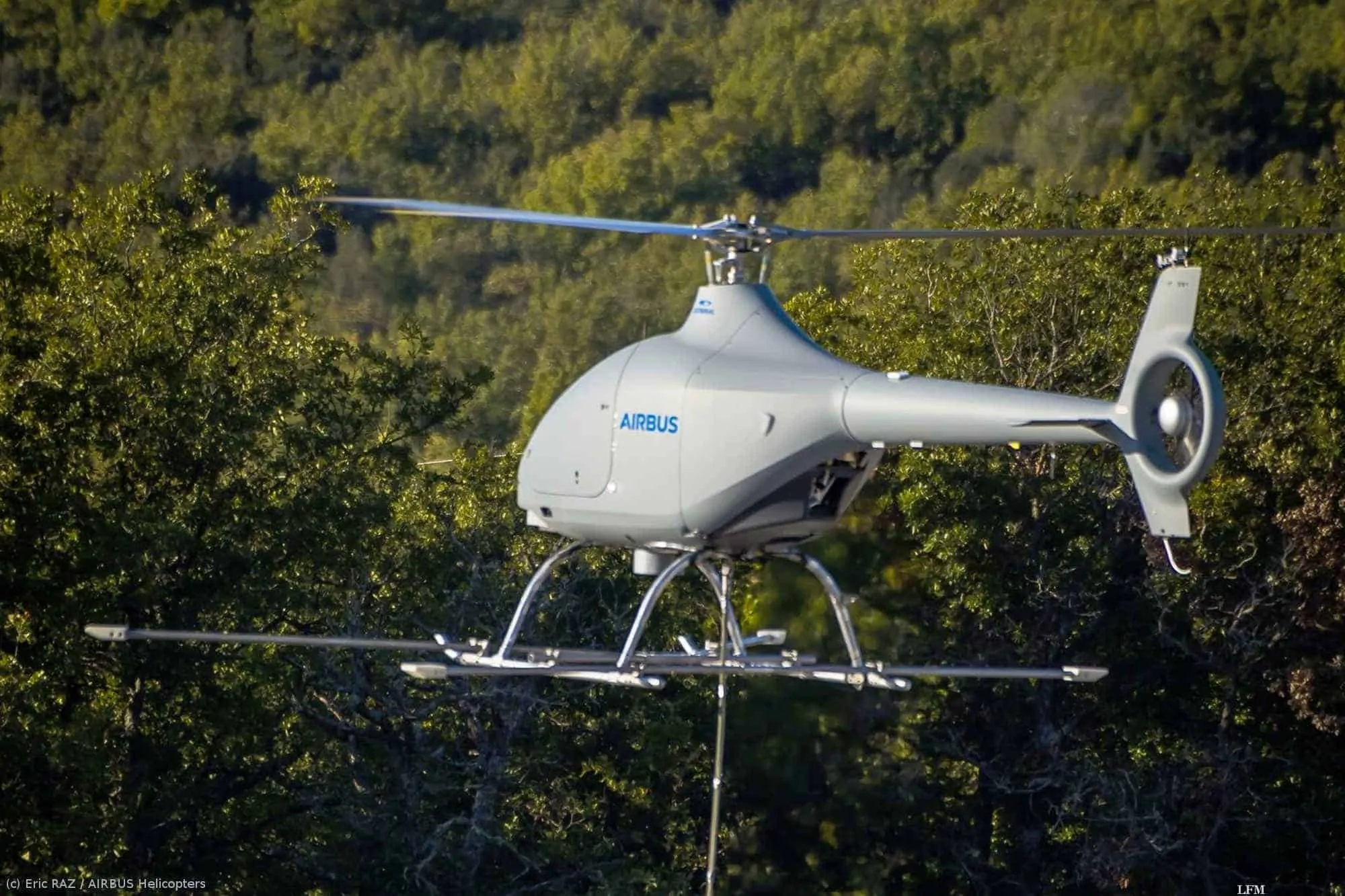 Airbus Hubschrauberdrohne VSR700 zum Erstflug gestartet