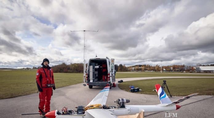 Drohnen Demonstrator testet aeroelastischen Flügel Vom Demonstrator zum Passagierflugzeug: Die Flügel sollen aber nicht nur am Flugdemonstrator abheben. In einem weiteren Schritt sollen die Ergebnisse des Projekts auf die Konfiguration von Transport- und Passagierflugzeuge übertragen werden.