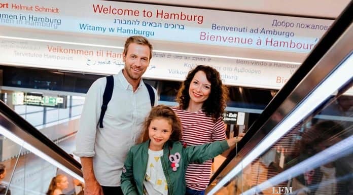 Fluggastbefragung: Was Flugreisende in Hamburg bewegt Fluggastbefragung am Flughafen Hamburg im dritten Quartal: Was Flugreisende in Hamburg bewegt: Sonne, Sightseeing, Kultur, Freunde oder Shoppen?