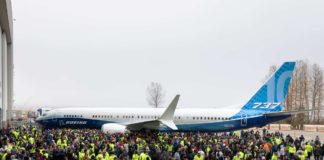 Boeing 737 MAX 10 feiert Debüt in Renton