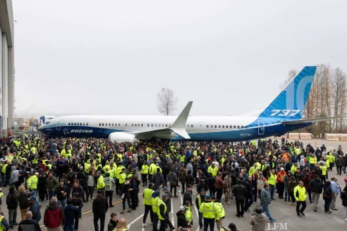 Boeing 737 MAX 10 feiert Debüt in Renton
