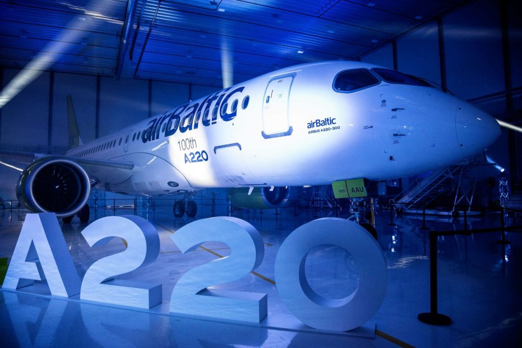 100. Airbus A220 Jet aus Kanada für airBaltic bestimmt