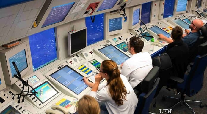 DFS Flugsicherung erneut startklar für BER-Eröffnung Die Fluglotsen der DFS Kontrollzentrale in Bremen kontrollieren den gesamten norddeutschen Luftraum, auch die An- und Abflüge der Berliner Flughäfen.