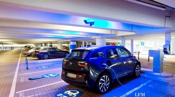 Flughafen Hamburg Mitarbeiter tanken gratis Strom Flughafen Hamburg Mitarbeiter tanken gratis Strom