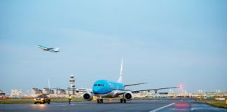 KLM empfängt neue Boeing 737-800 aus Seattle
