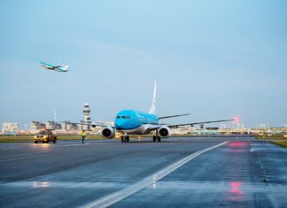 KLM empfängt neue Boeing 737-800 aus Seattle