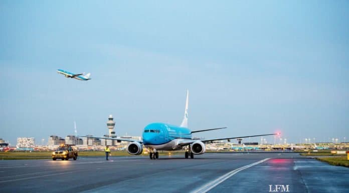 KLM empfängt neue Boeing 737-800 aus Seattle