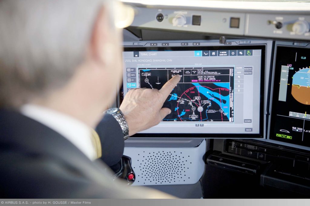 Airbus A350 XWB mit Touchscreen und Glas-Cockpit