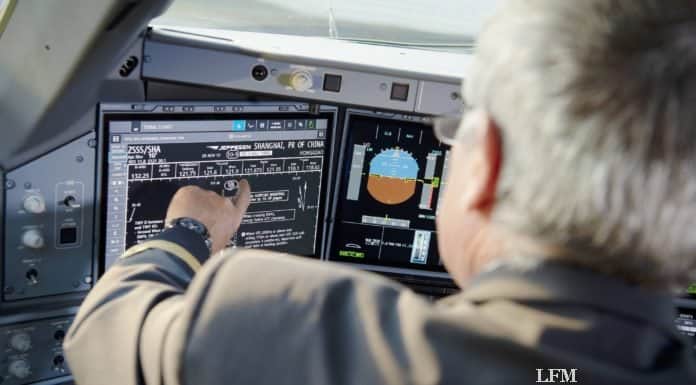 Airbus A350 XWB mit Touchscreen und Glas-Cockpit