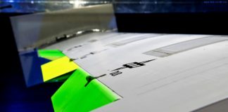 Böenlastreduzierung: DLR testet Flügel mit drei Klappen