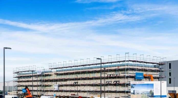 Flughafen BER: Richtfest für das neue Dienstgebäude der Bundespolizei
