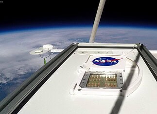 DLR-Probenträger mit Bakterien und Pilzesporen auf neunstündiger Reise in die Stratosphäre