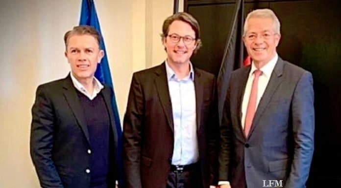 Verkehrsminister sieht Gründe für kleinere Flughäfen Ralph Beisel, Bundesverkehrsminister Andreas Scheuer und Dr. Stefan Schulte, Präsident des Flughafenverbandes (v. l.)