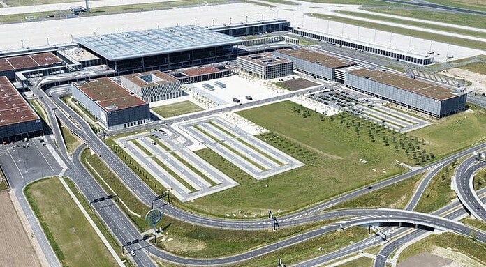 Flughafen BER sucht 20.000 Komparsen für Testbetrieb Flughafen BER sucht 20.000 Komparsen für Testbetrieb