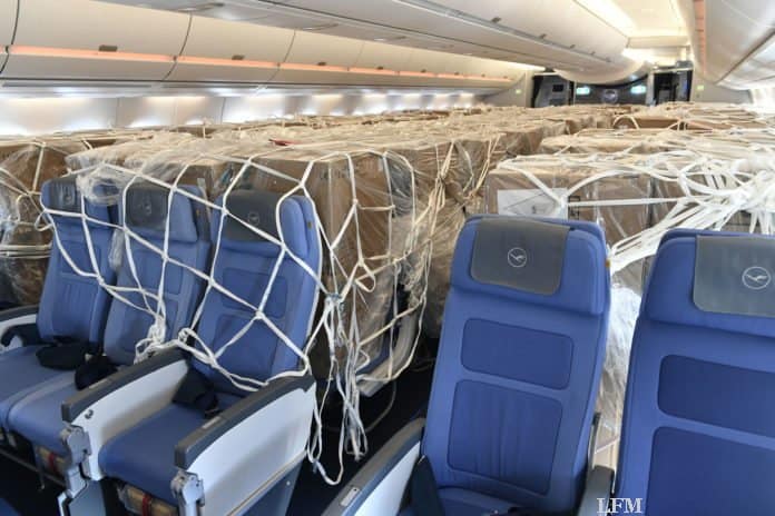Am Airport landen täglich zwei Lufthansa Airbus A350 mit Schutzausrüstung aus China.