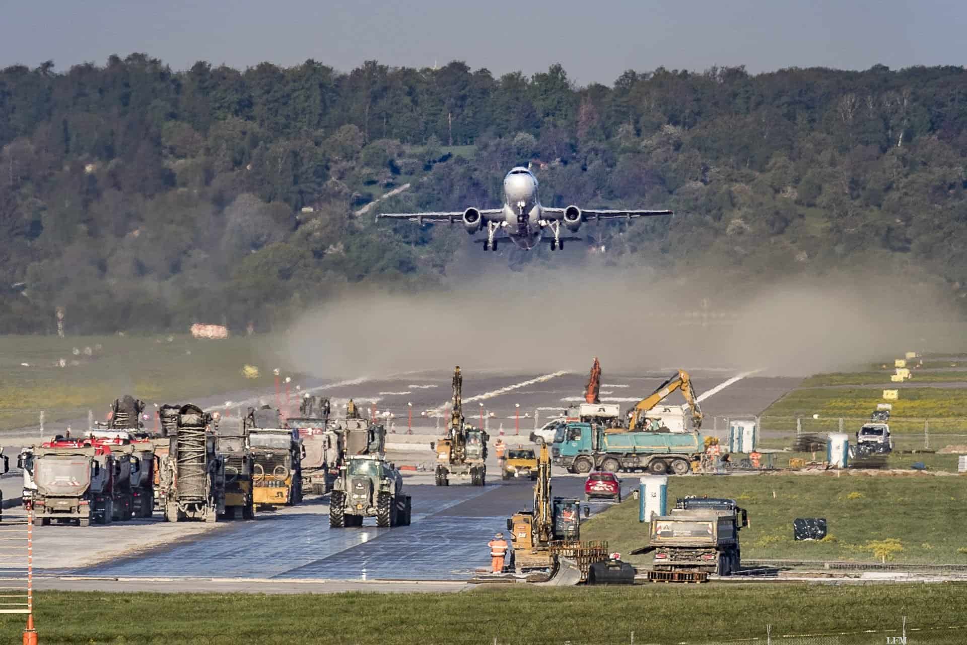 Flughafen Suttgart nimmt Flugbetrieb wieder auf