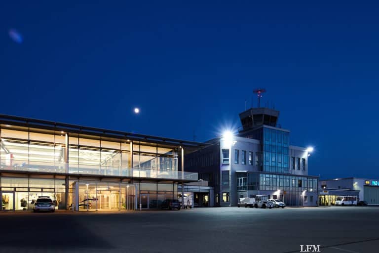 Paderborn-Lippstadt Airport: Vorfeld und Verwaltungsgebäude
