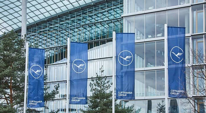 Lufthansa Group und OMV: Partnerschaft zu Flugkraftstoffen Lufthansa Group Fahnen LAC