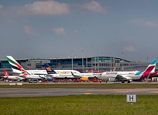 Flughafen Hamburg regelt Flugbetrieb ohne Piste 05/23