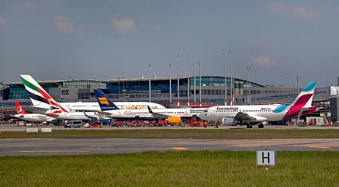 Flughafen Hamburg regelt Flugbetrieb ohne Piste 05/23