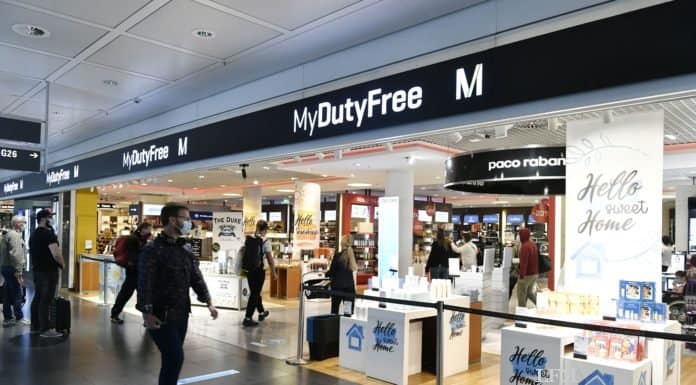 Flughafen München: Geschäfte und Restaurants geöffnet MyDutyFree am Flughafen München bietet eine große Auswahl an Parfüms, Kosmetik, Accessoires und Genussmitteln täglich zwischen 7:30 Uhr und 19 Uhr.