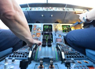 Austrian Airlines Airbus A320 - Cockpit