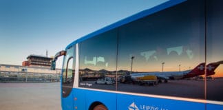 Führung am Flughafen Leipzig/Halle, Fahrt im Bus über das Vorfeld