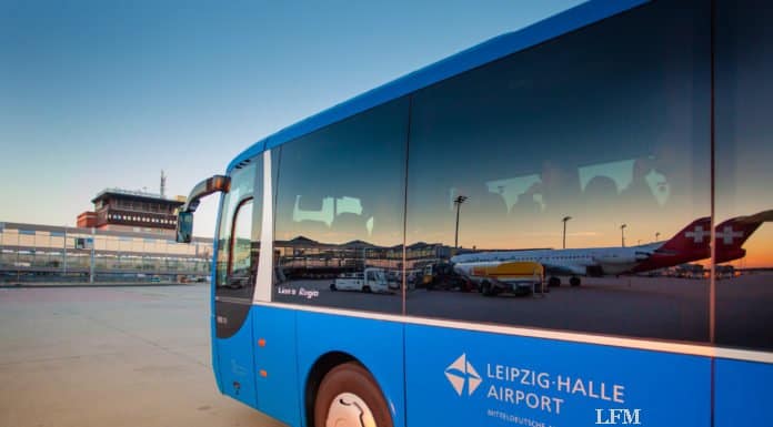 Leipzig/Halle und Dresden: 47 Urlaubsflieger am Start Führung am Flughafen Leipzig/Halle, Fahrt im Bus über das Vorfeld