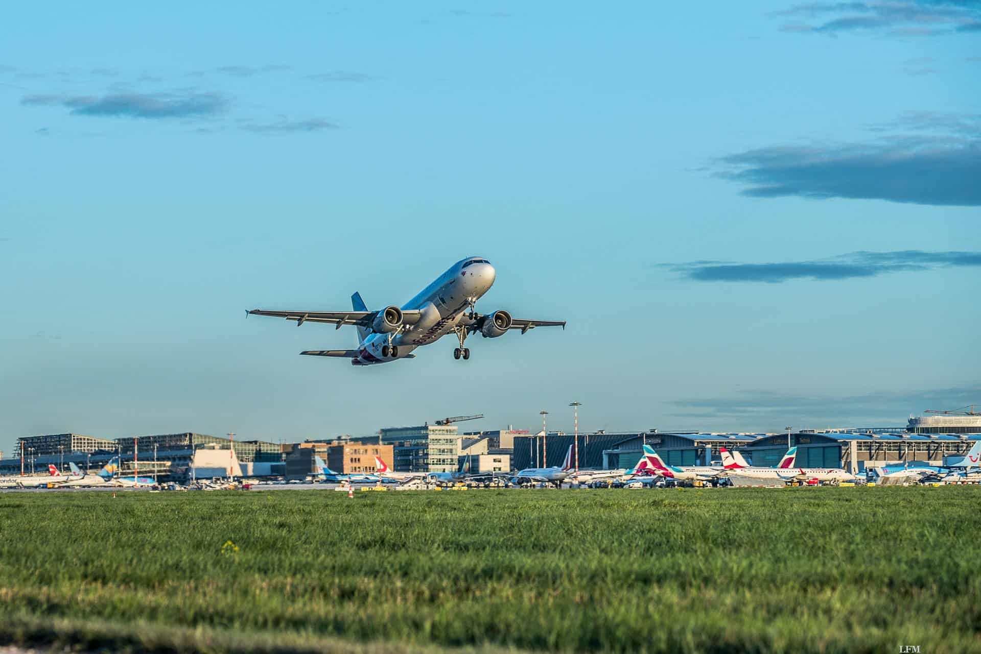 Flughafen Stuttgart: Fluggeschehen und Ferienauftakt