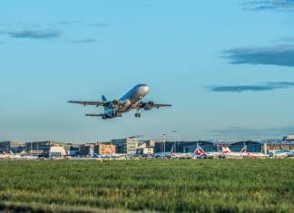 Flughafen Stuttgart: Fluggeschehen und Ferienauftakt